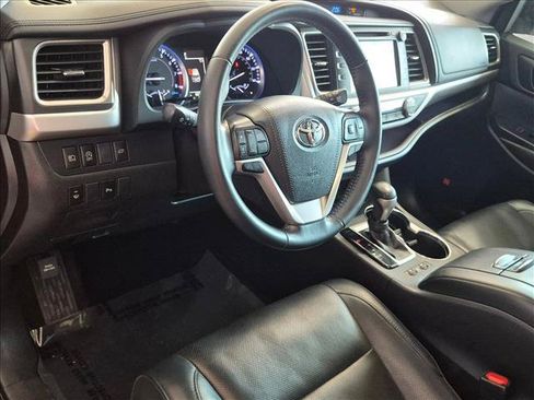 Used 2019 Toyota Highlander Limited FWD image 9