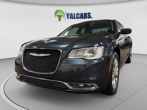 Used 2018 Chrysler 300 Touring L AWD/4WD image 9