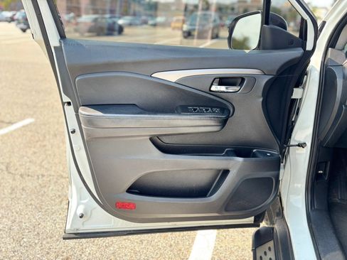 Used 2020 Honda Pilot EX image 9