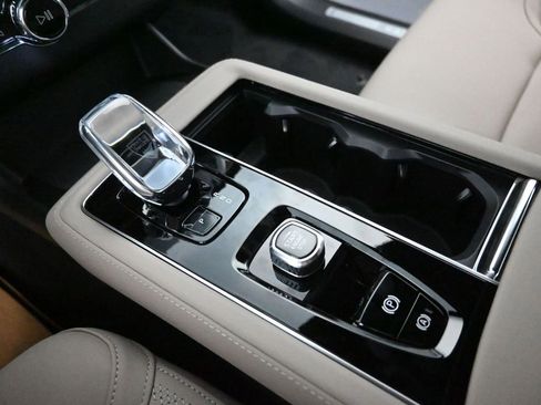New 2026 Volvo XC90 B5 Plus w/ Protection Package AWD/4WD image 24