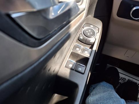 Used 2020 Ford Escape SE image 13