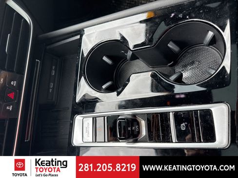 Used 2025 Volkswagen Atlas SE image 19