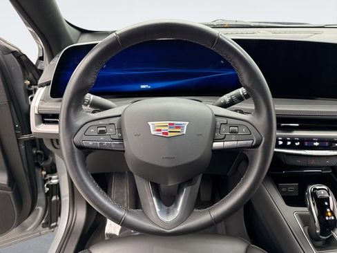 Used 2024 Cadillac XT4 Premium Luxury image 12