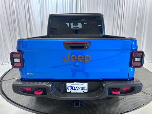 Used 2024 Jeep Gladiator Rubicon w/ Technology Group AWD/4WD image 26