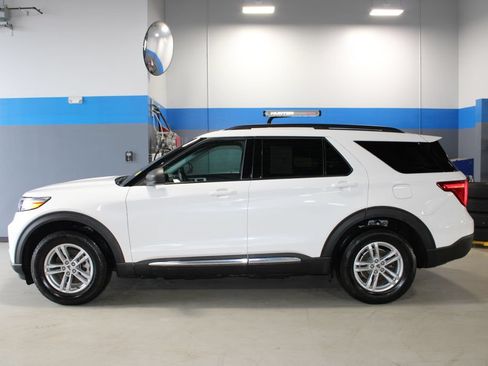 Used 2022 Ford Explorer XLT AWD/4WD image 10