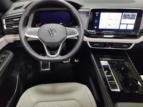 Used 2025 Volkswagen Atlas Cross Sport SEL Premium R-Line image 19