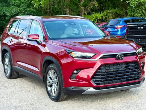 Used 2024 Toyota Grand Highlander AWD image 1