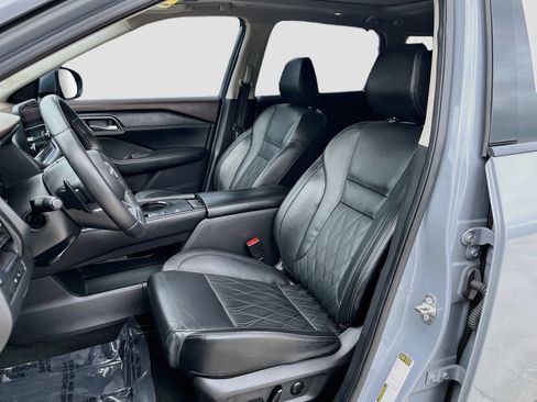 Used 2023 Nissan Rogue Platinum w/ Platinum Premium Package FWD image 15
