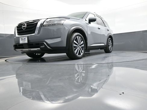 Used 2022 Nissan Pathfinder Platinum w/ Cargo Package image 28