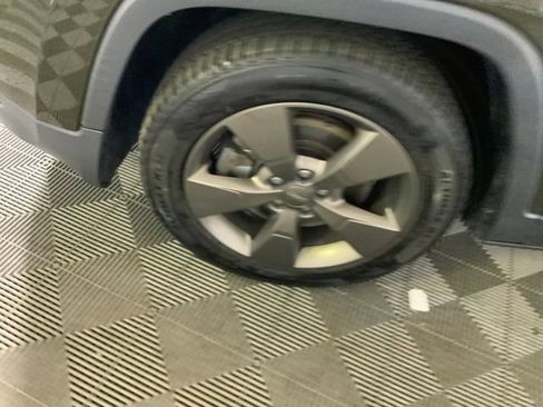 Used 2016 Jeep Cherokee 75th Anniversary FWD image 37