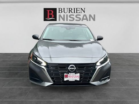 Used 2025 Nissan Altima 2.5 SV FWD image 8