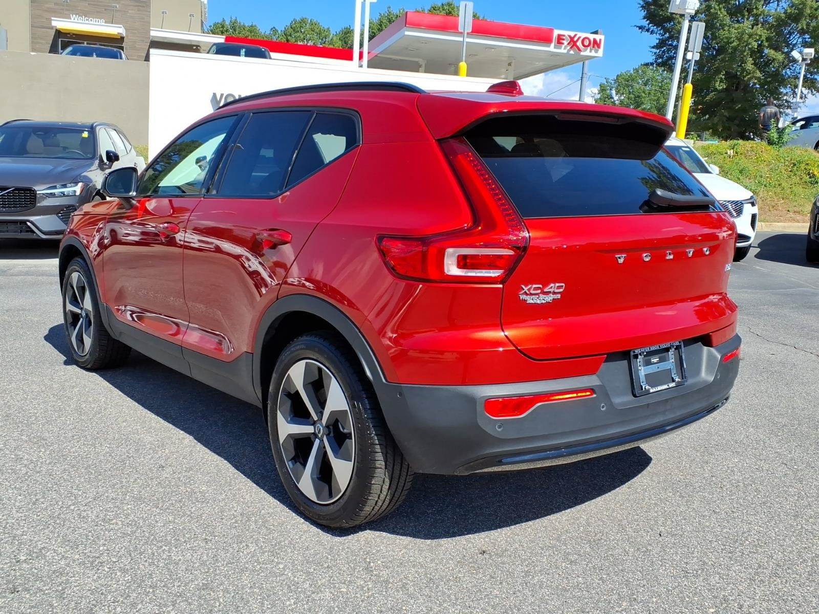 Certified 2025 Volvo XC40 B5 Plus AWD/4WD image 7