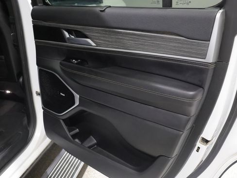 Certified 2023 Jeep Wagoneer Series III w/ Premium Group I AWD/4WD image 25