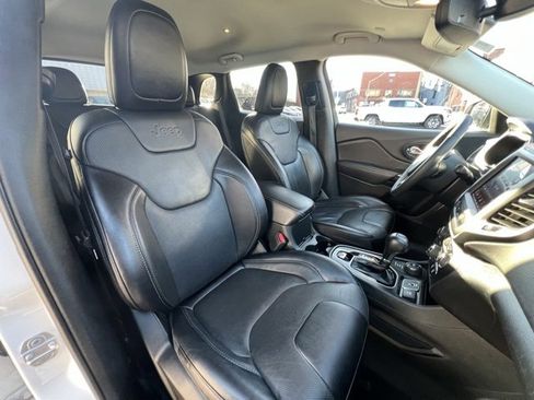 Used 2023 Jeep Cherokee Altitude Lux image 13