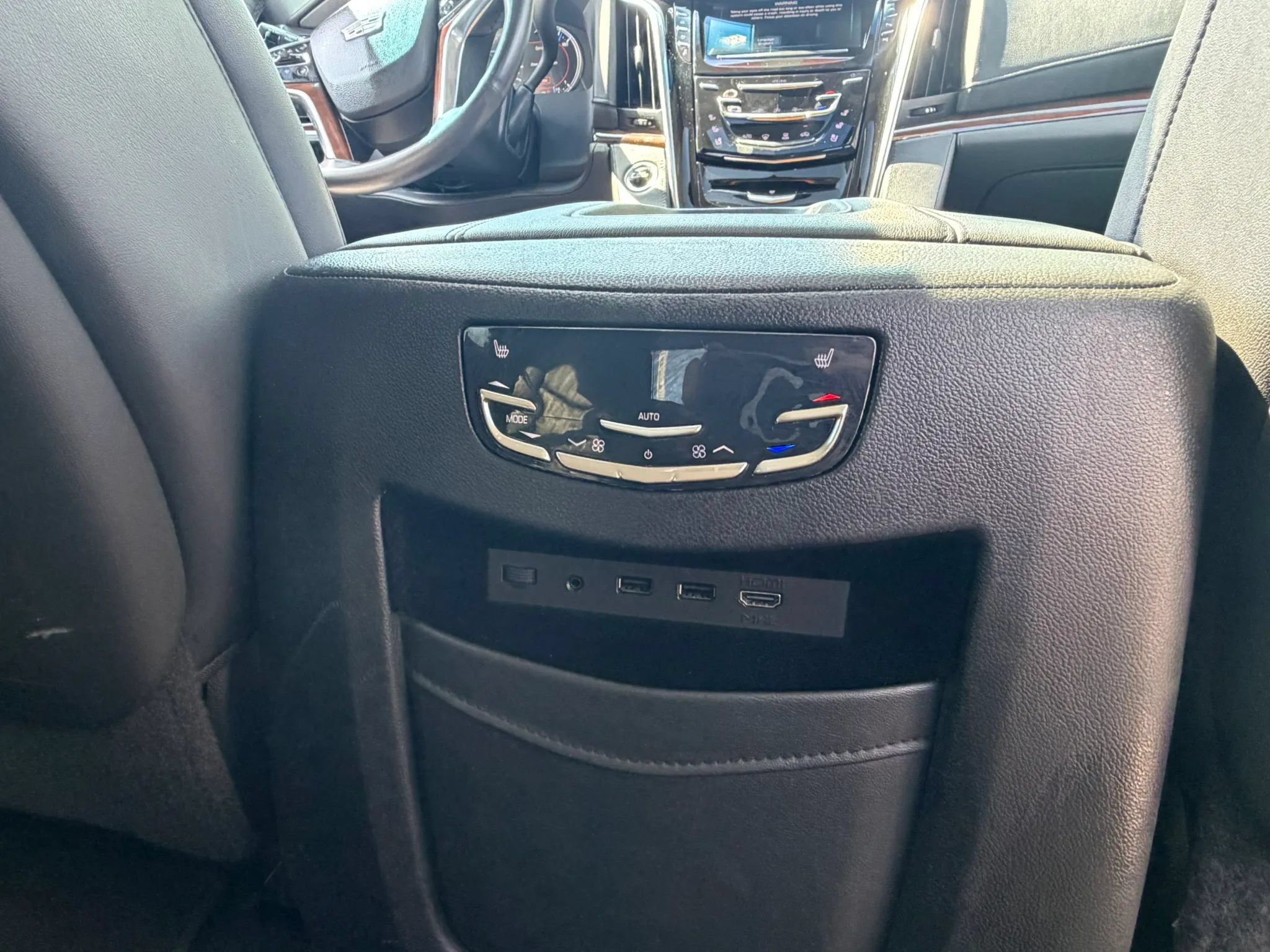 Used 2018 Cadillac Escalade Premium Luxury w/ LPO, Radiant Package RWD image 27
