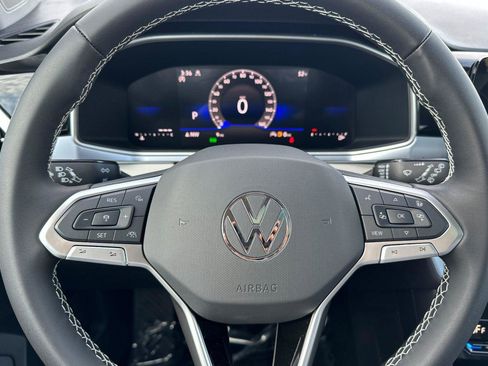 New 2026 Volkswagen Taos SE image 22