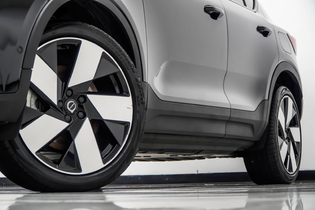 Used 2023 Volvo C40 P8 Recharge Ultimate w/ Protection Package Premier AWD/4WD image 4