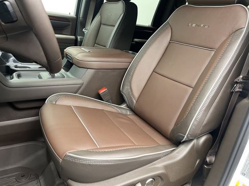 New 2026 GMC Sierra 2500 Denali w/ Denali Reserve Package image 8