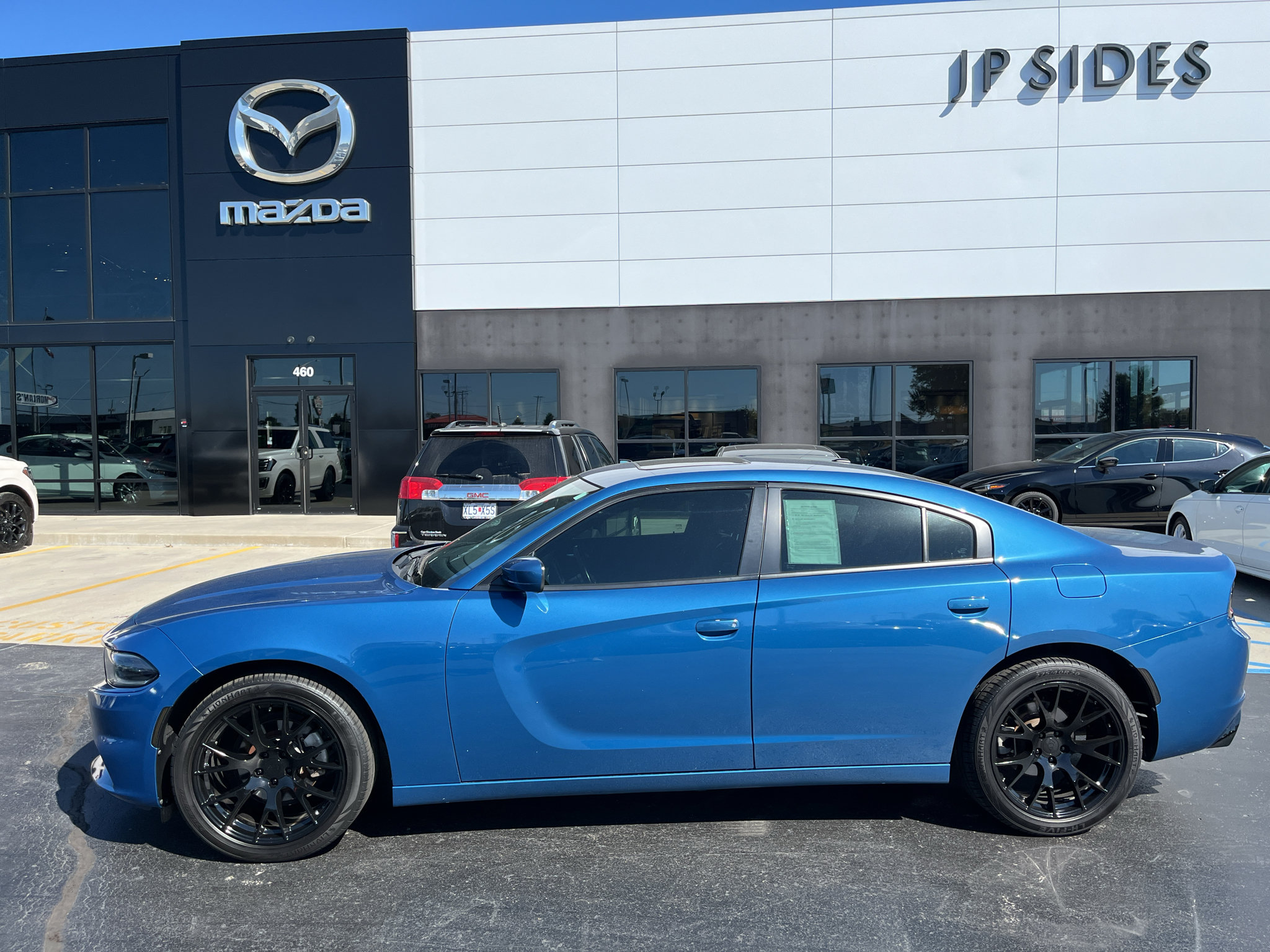 Used 2022 Dodge Charger SXT w/ Leather Interior Group RWD image 2