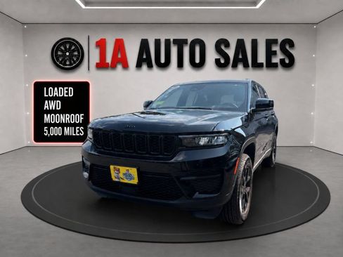 Used 2025 Jeep Grand Cherokee Altitude AWD/4WD image 1