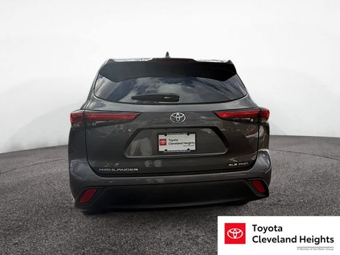 Used 2022 Toyota Highlander XLE image 4