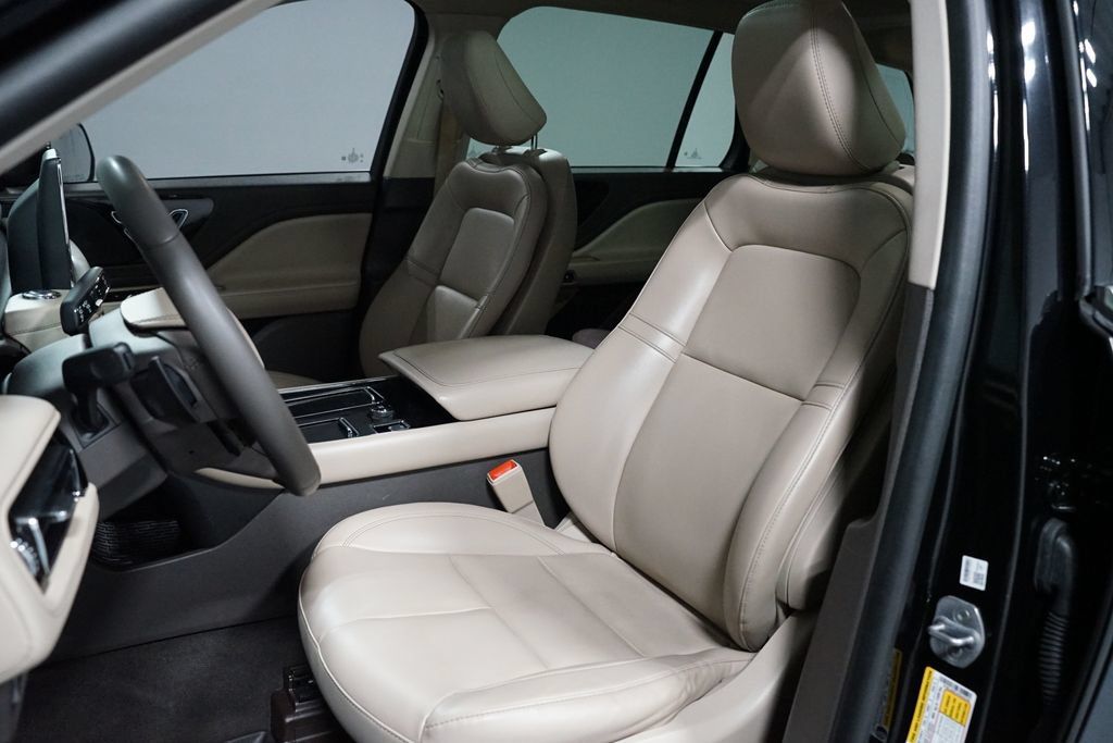 Used 2023 Lincoln Aviator 2WD w/ Premium Package image 26