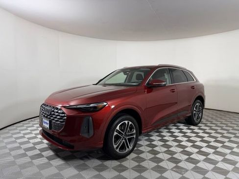 Certified 2025 Audi Q5 Premium w/ Convenience Package AWD/4WD image 3
