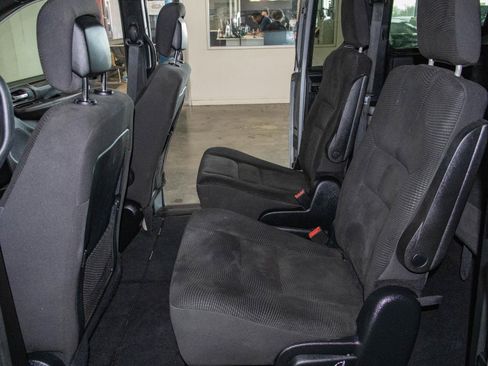 Used 2020 Dodge Grand Caravan SE image 13