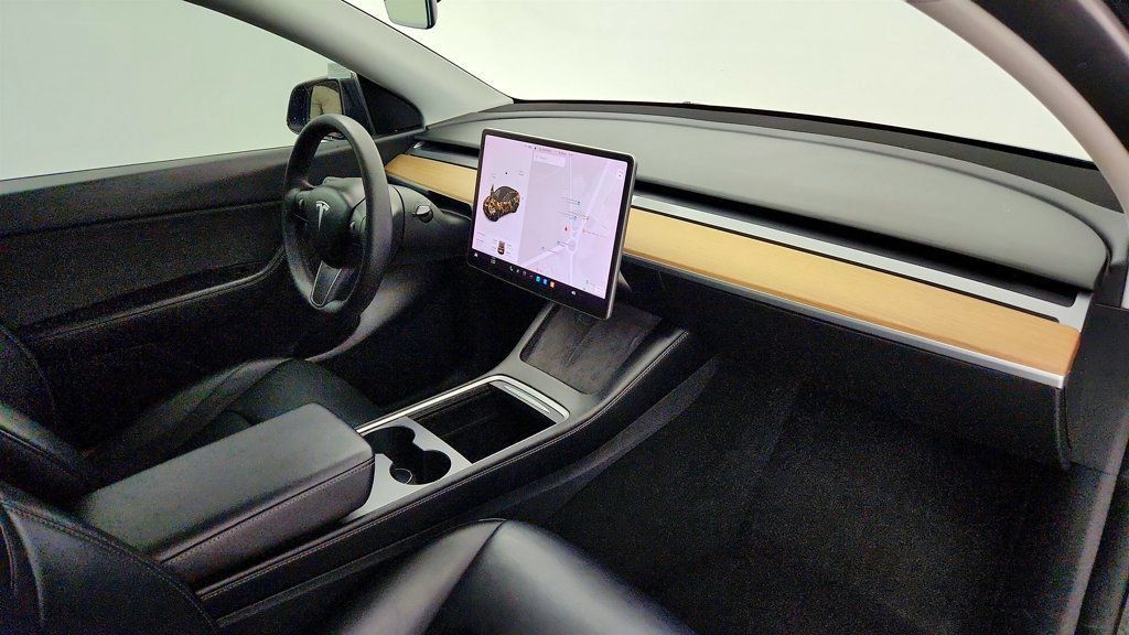 Used 2022 Tesla Model Y Long Range AWD/4WD image 30