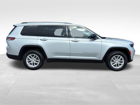 Used 2023 Jeep Grand Cherokee L Laredo RWD image 7