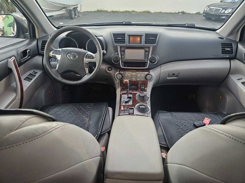 Used 2013 Toyota Highlander Limited image 26