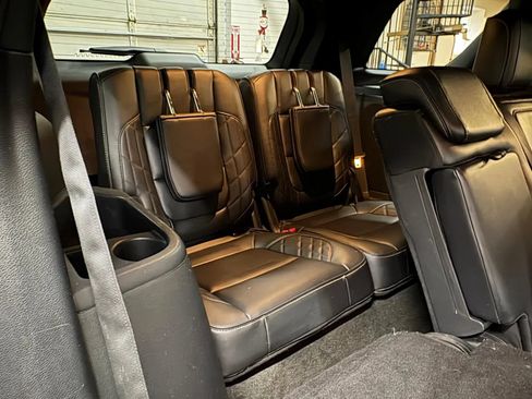 Used 2018 Ford Explorer Platinum AWD/4WD image 25