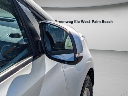 Used 2021 Kia Sedona EX image 30