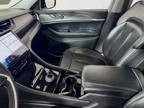 Used 2023 Jeep Grand Cherokee L Limited image 25