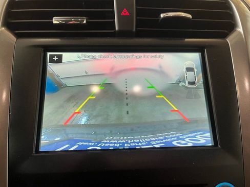 Used 2018 Ford Fusion SE w/ Fusion SE Technology Package image 17