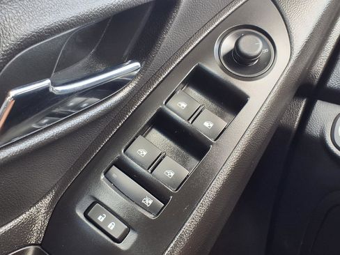 Used 2019 Chevrolet Trax LT w/ LT Convenience Package image 10