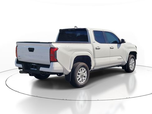 Used 2025 Toyota Tacoma SR5 AWD/4WD image 7