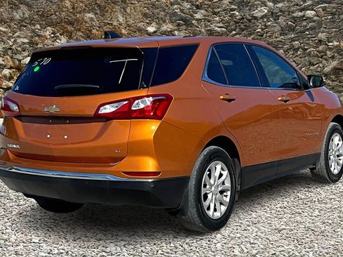 Used 2018 Chevrolet Equinox LT image 2