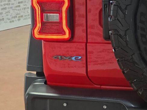 Used 2022 Jeep Wrangler Unlimited Rubicon 4xe w/ Cold Weather Group AWD/4WD image 6