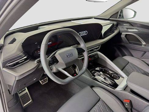 New 2025 Audi SQ5 Premium Plus image 9