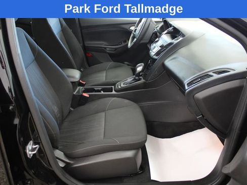 Used 2018 Ford Focus SE w/ SE Appearance Package image 22