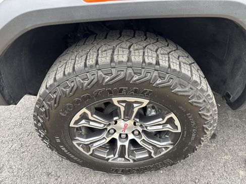 Used 2024 GMC Canyon AT4 w/ Technology Package image 17