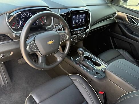 Used 2022 Chevrolet Traverse Premier FWD image 7
