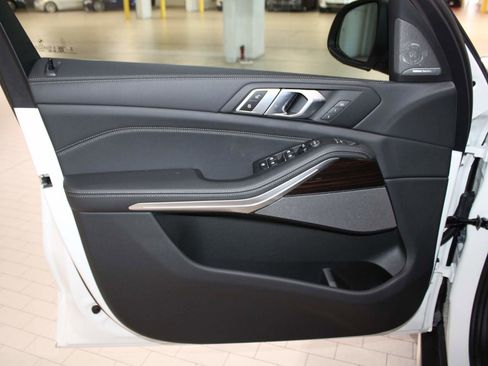 Used 2026 BMW X5 sDrive40i image 9