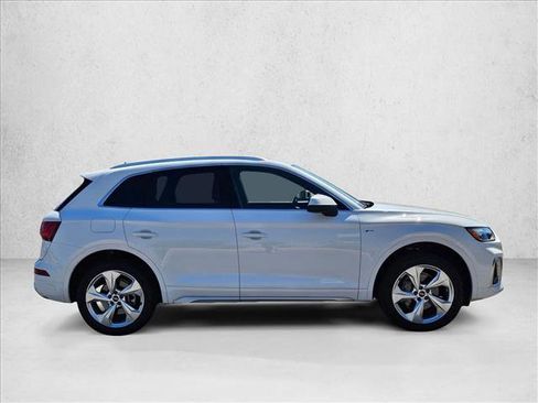 Certified 2025 Audi Q5 2.0T Premium Plus w/ Premium Plus Package AWD/4WD image 4