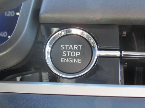 New 2025 Mitsubishi Outlander SE image 20