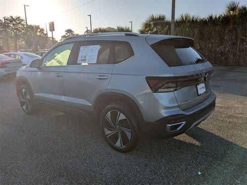 Used 2025 Volkswagen Taos SE image 6
