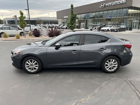 Used 2016 MAZDA MAZDA3 i Touring w/ Popular Equipment Package FWD image 12