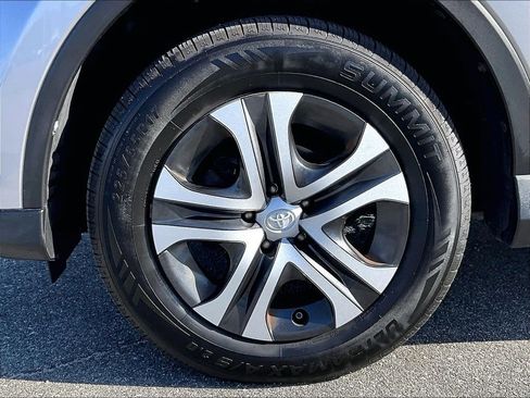 Used 2017 Toyota RAV4 LE w/ Carpet Mat Package AWD/4WD image 7