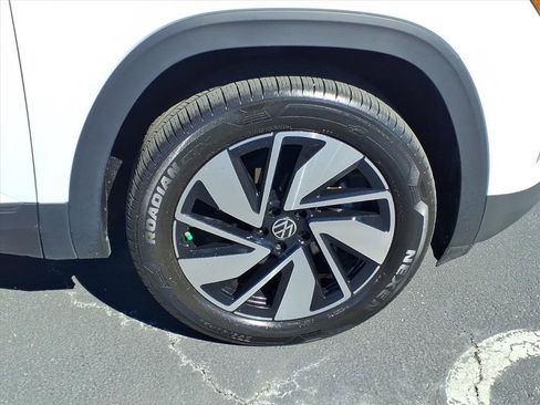 Used 2024 Volkswagen Atlas SE image 11